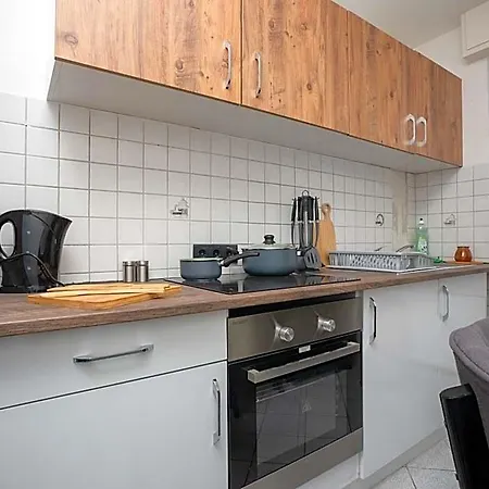 Apartment Serviceroom24 - 1 In Wlan - Smart-tv - 24-7 Check-in Und Kueche *