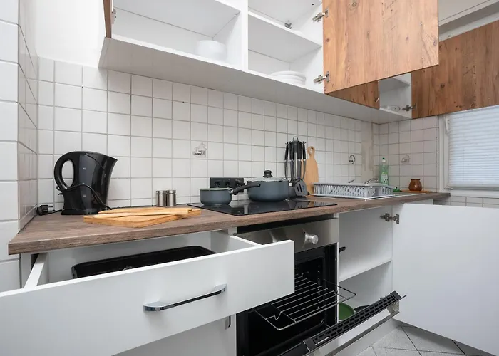 Serviceroom24 - 1 In Wlan - Smart-tv - 24-7 Check-in Und Kueche Apartmán